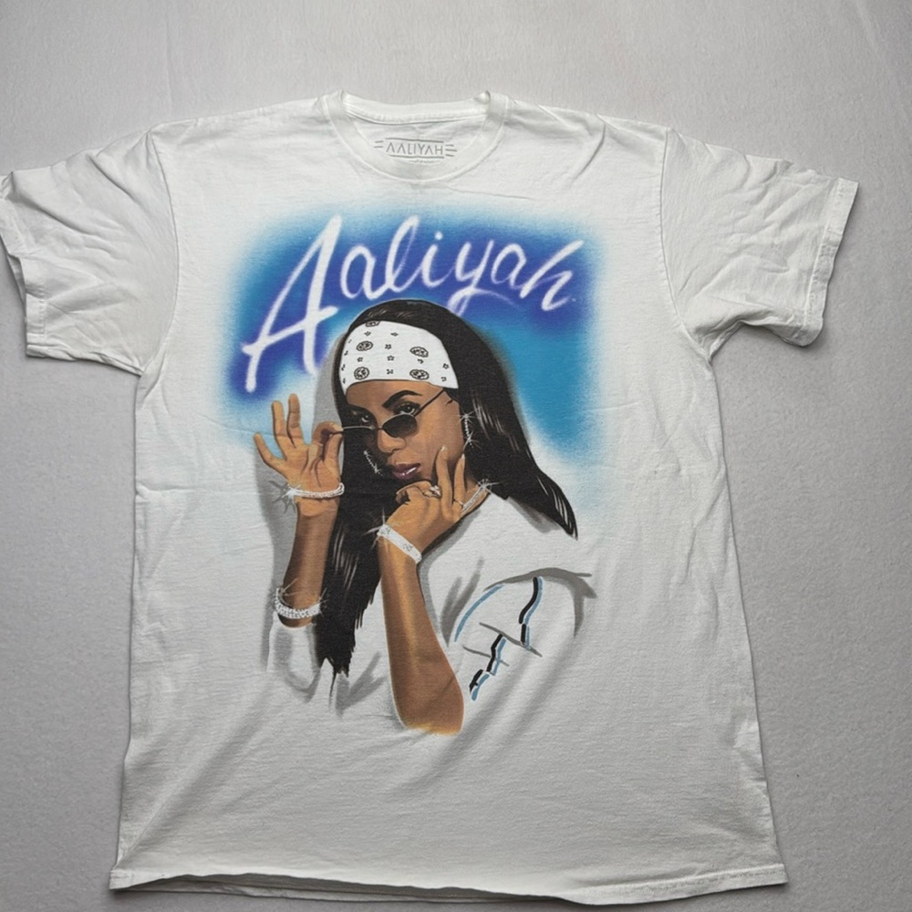 Aaliyah Airbrush Graphic Crewneck Short Sleeve Cotton T-Shirt White size Large L